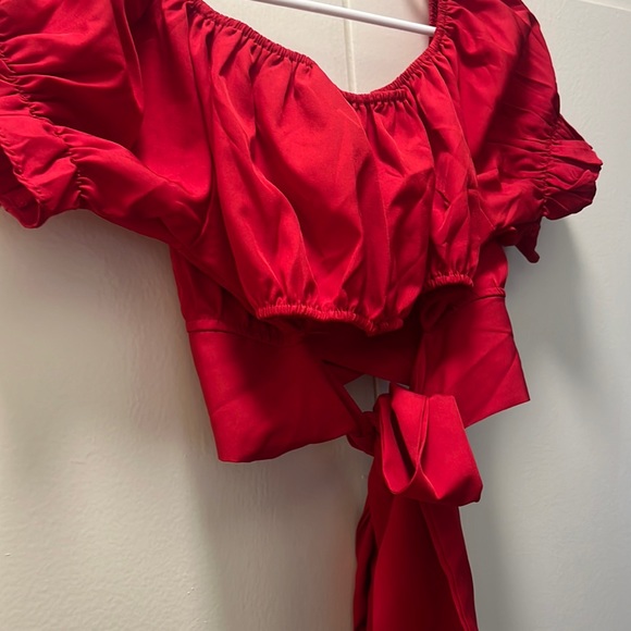 ❄️ SOLD ❄️ Ultra-Cropped Red Top (Large) - Picture 4 of 4